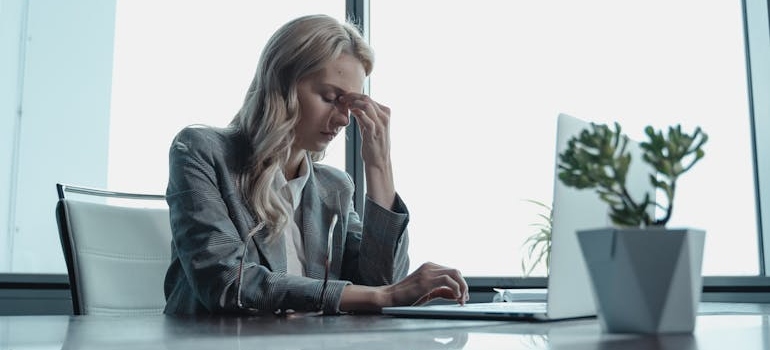 A person looking for mental health services online