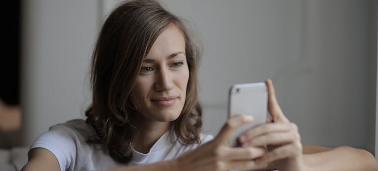 A person using their phone to connect with a mental health center