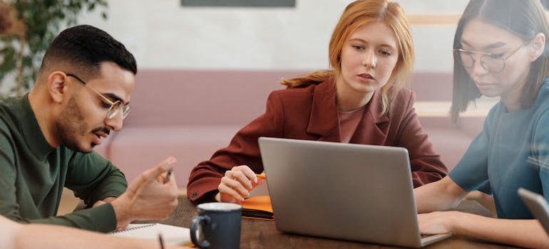 Digital marketing experts doing research on how to define your mental health clinic niche